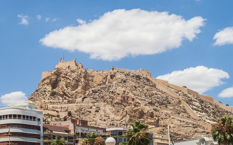 Castillo de Santa Bárbara: het kasteel boven Alicante
