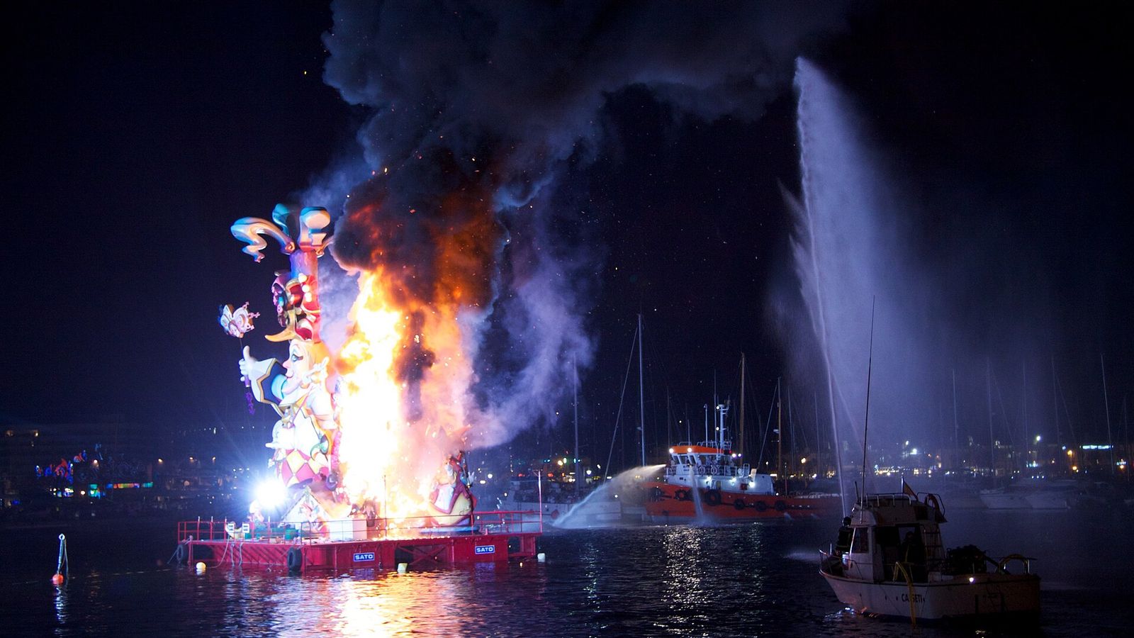 Hogueras de San Juan: vuur, kruit en feest in juni