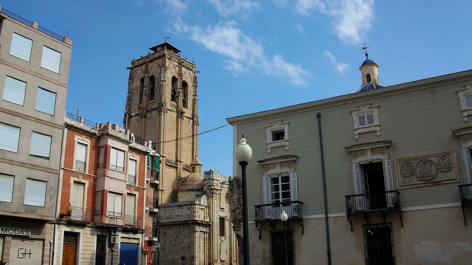 Orihuela: monumentale stad tussen palmen en bergen